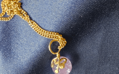 De hanger met Amethist