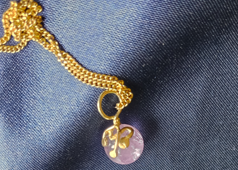 De hanger met Amethist